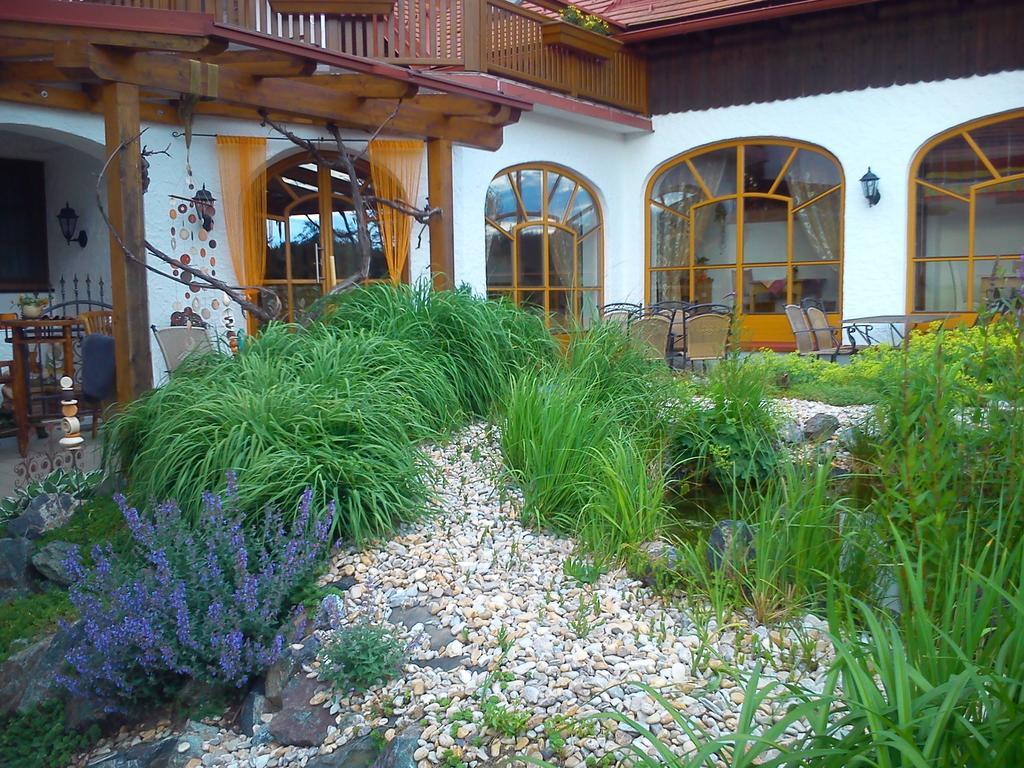 Hotel Garni Huegellandhof Neuhaus am Klausenbach Bagian luar foto
