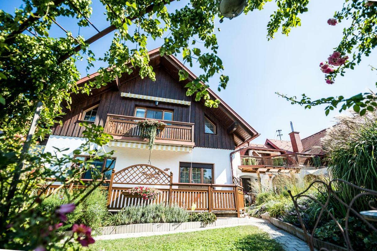 Hotel Garni Huegellandhof Neuhaus am Klausenbach Bagian luar foto